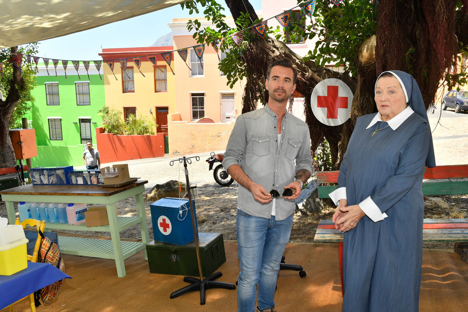 Traumschiff: Max Parger (Florian Silbereisen), Schwester Magdalena (Marianne Sägebrecht)