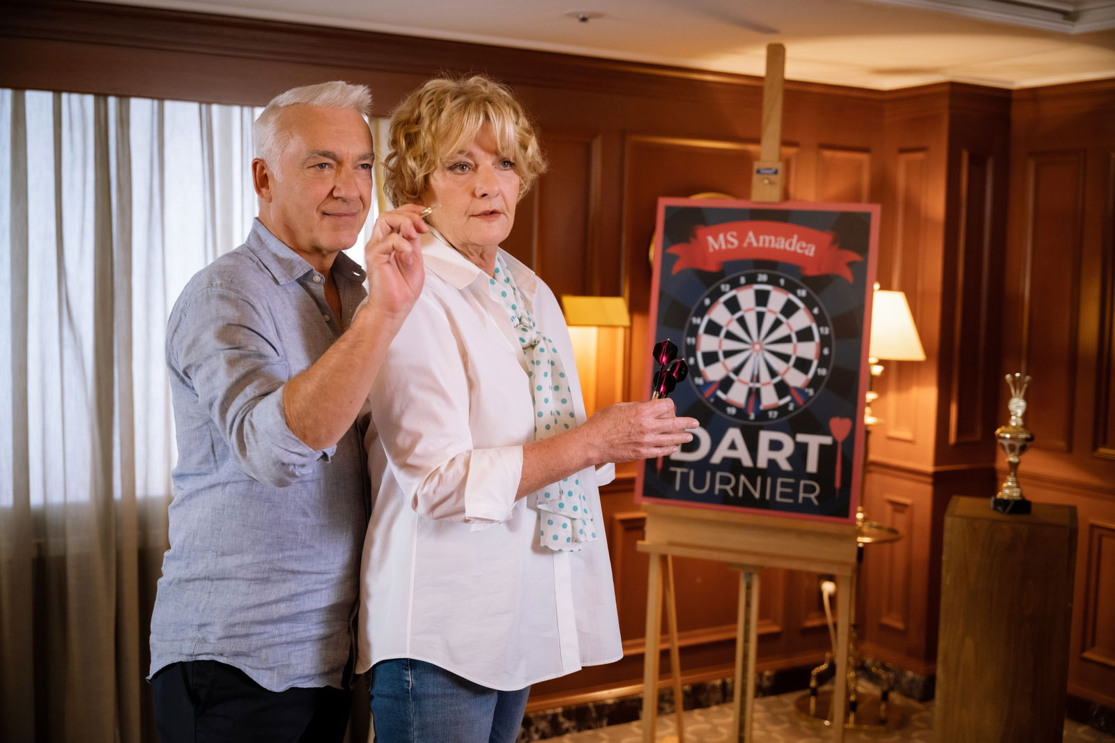 Auch wenn ihre Freundin sie vor dem Herzensbrecher Frank (Christoph M. Ohrt) gewarnt hat, sein Charme fasziniert die frisch geschiedene Birgit (Saskia Vester).