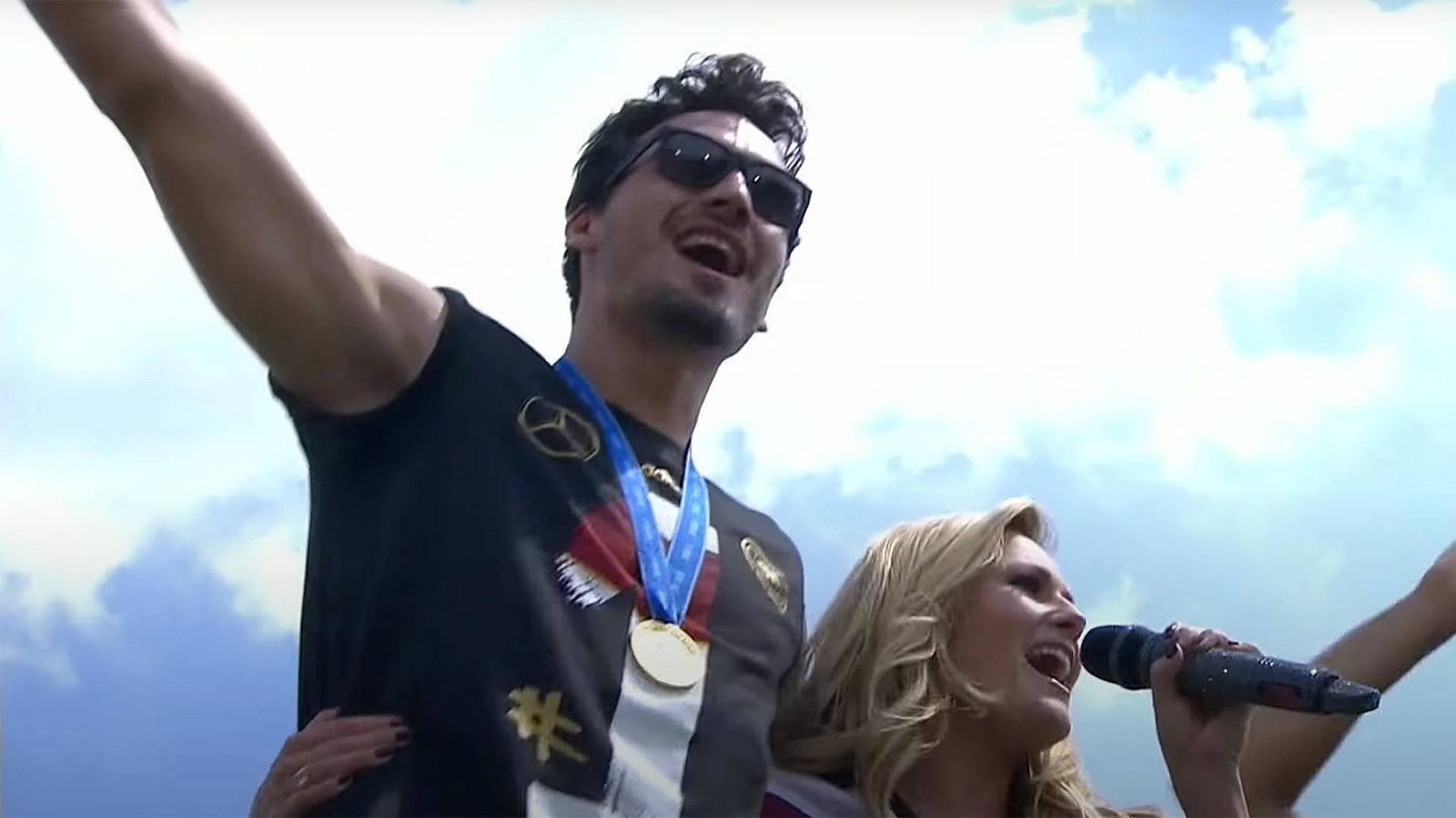 Mats Hummels & Helene Fischer am 15. Juli 2014 auf der Fanmeile Berlin