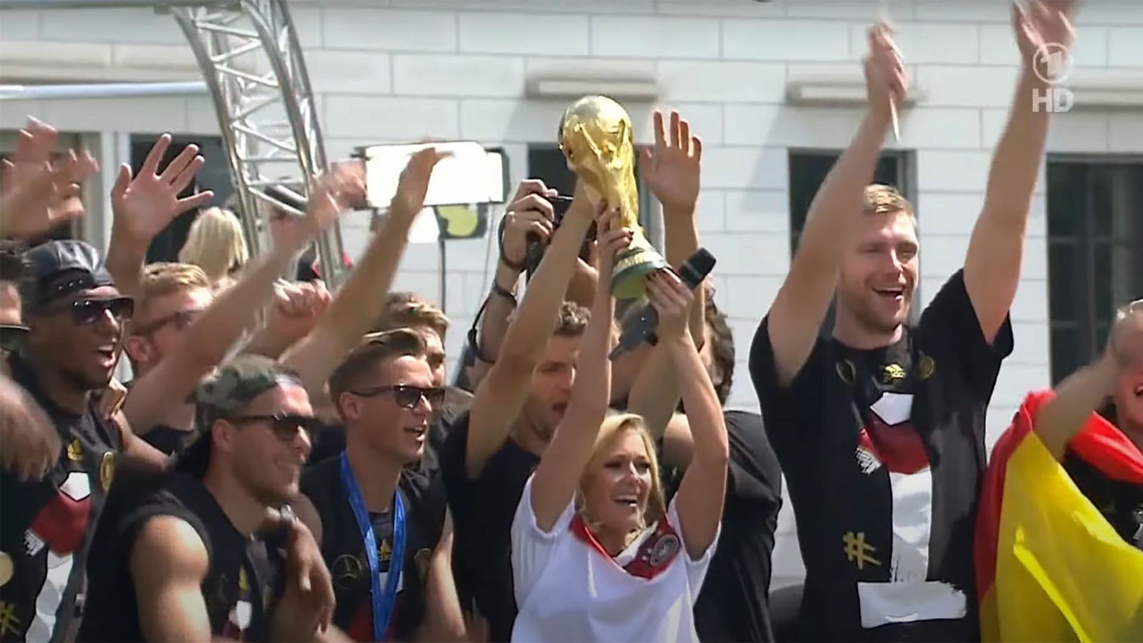 Helene Fischer am 15. Juli 2014 auf der Fanmeile in Berlin