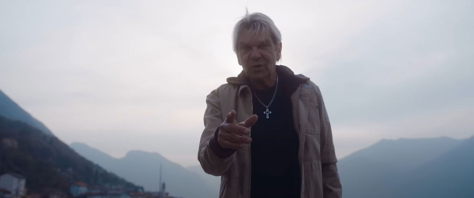 Matthias Reim im Musikvideo zu "Bon Voyage" (2022)