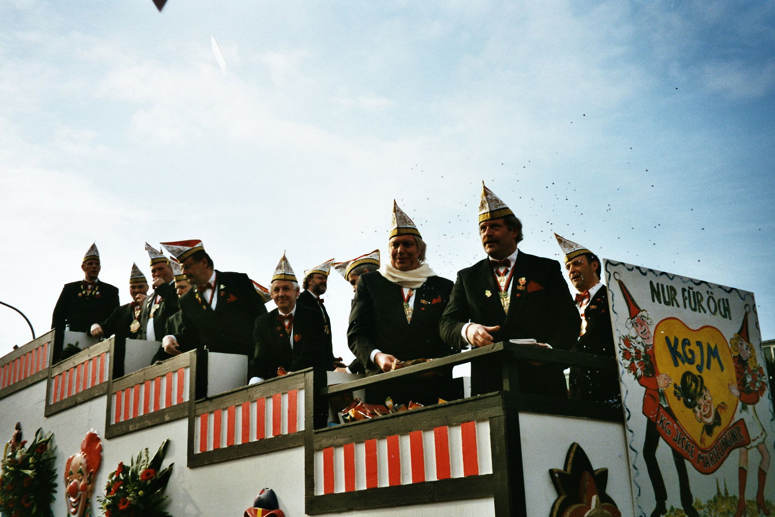Karnevalszug Marialinden - Elferrat auf dem Wagen