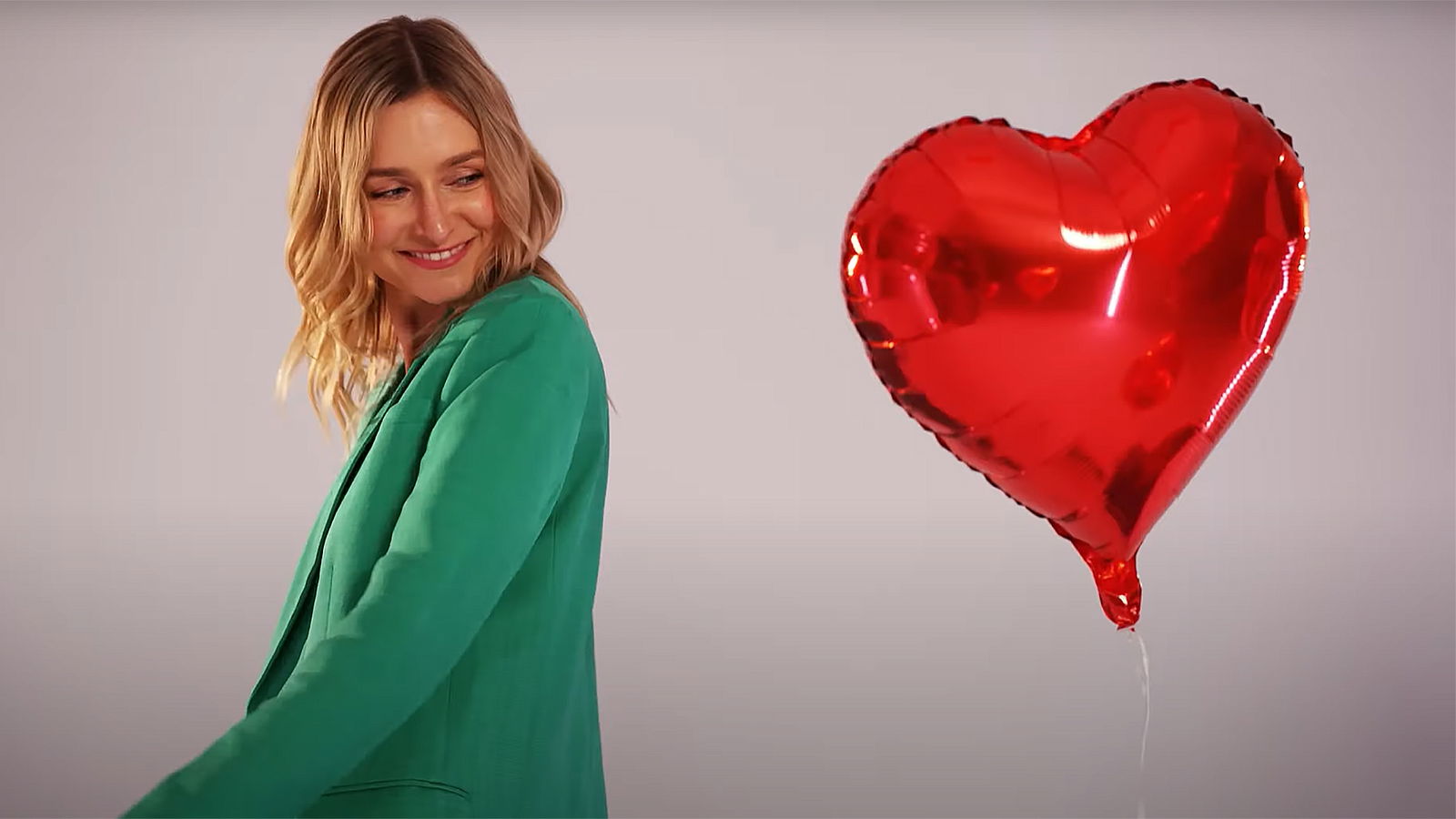 Sarah Zucker im "Verlieb mich"-Musikvideo (2024)