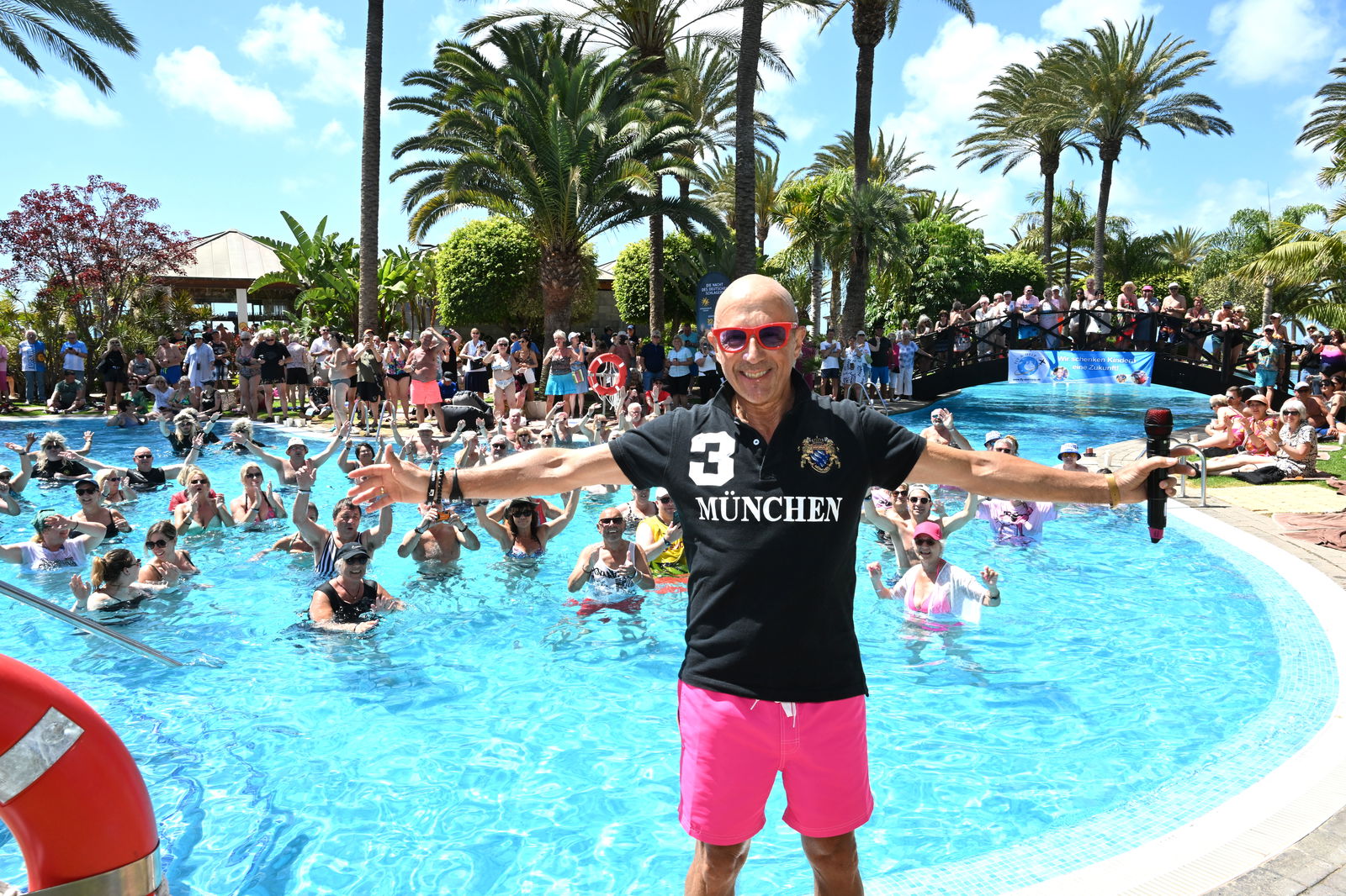 Poolparty mit Goofy Förster