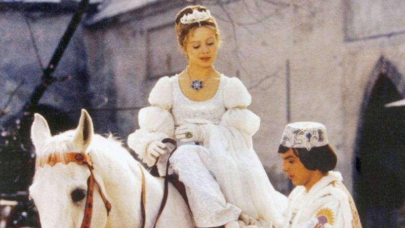 Drei Haselnüsse für Aschenbrödel 800x450