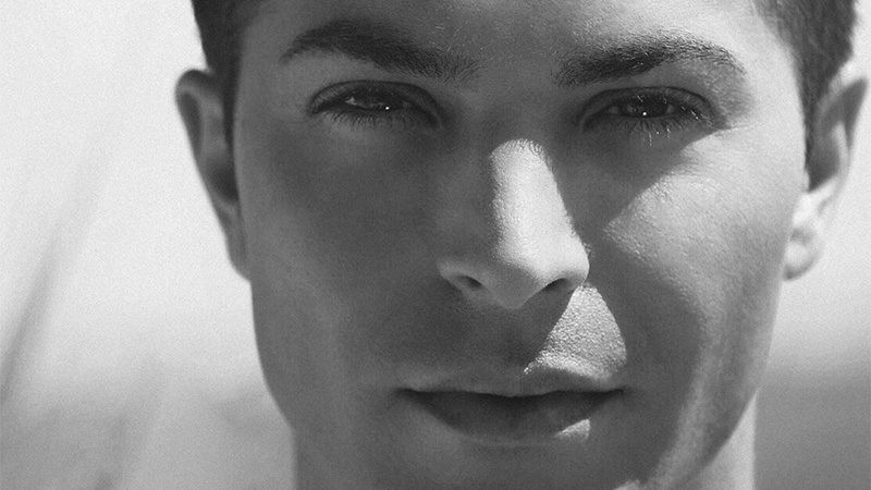 Julian David 800x450