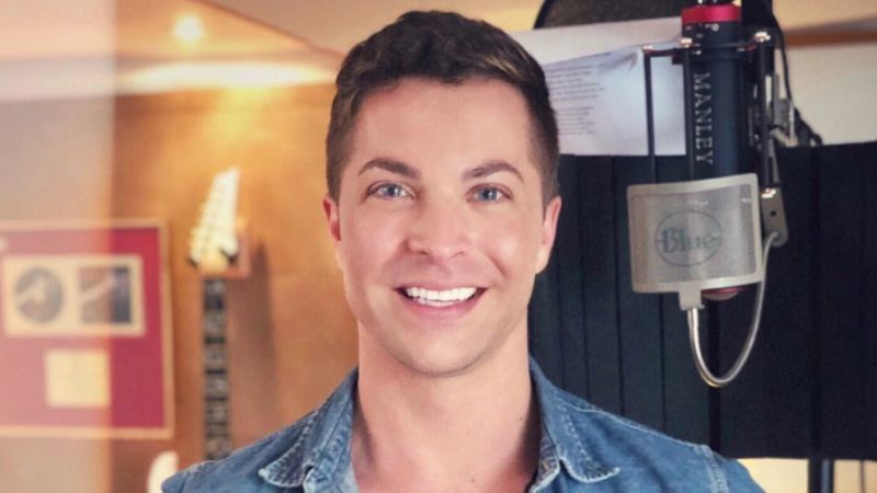 Julian David 800x450