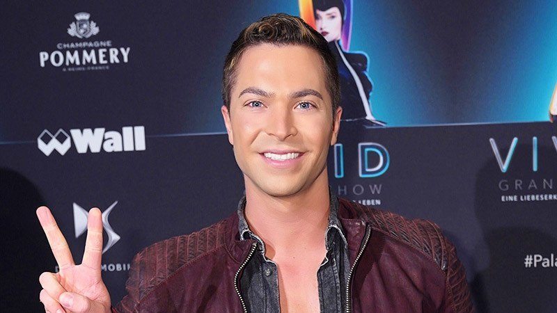 Julian David 800x450