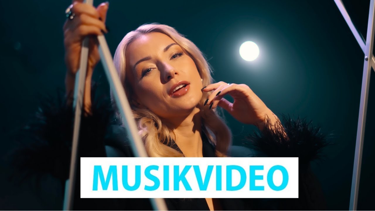 Anna-Carina Woitschack - Spring mit mir (Offizielles Video)